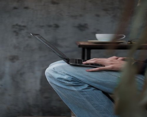 A person working calmly on a laptop in a Roma Norte cafe